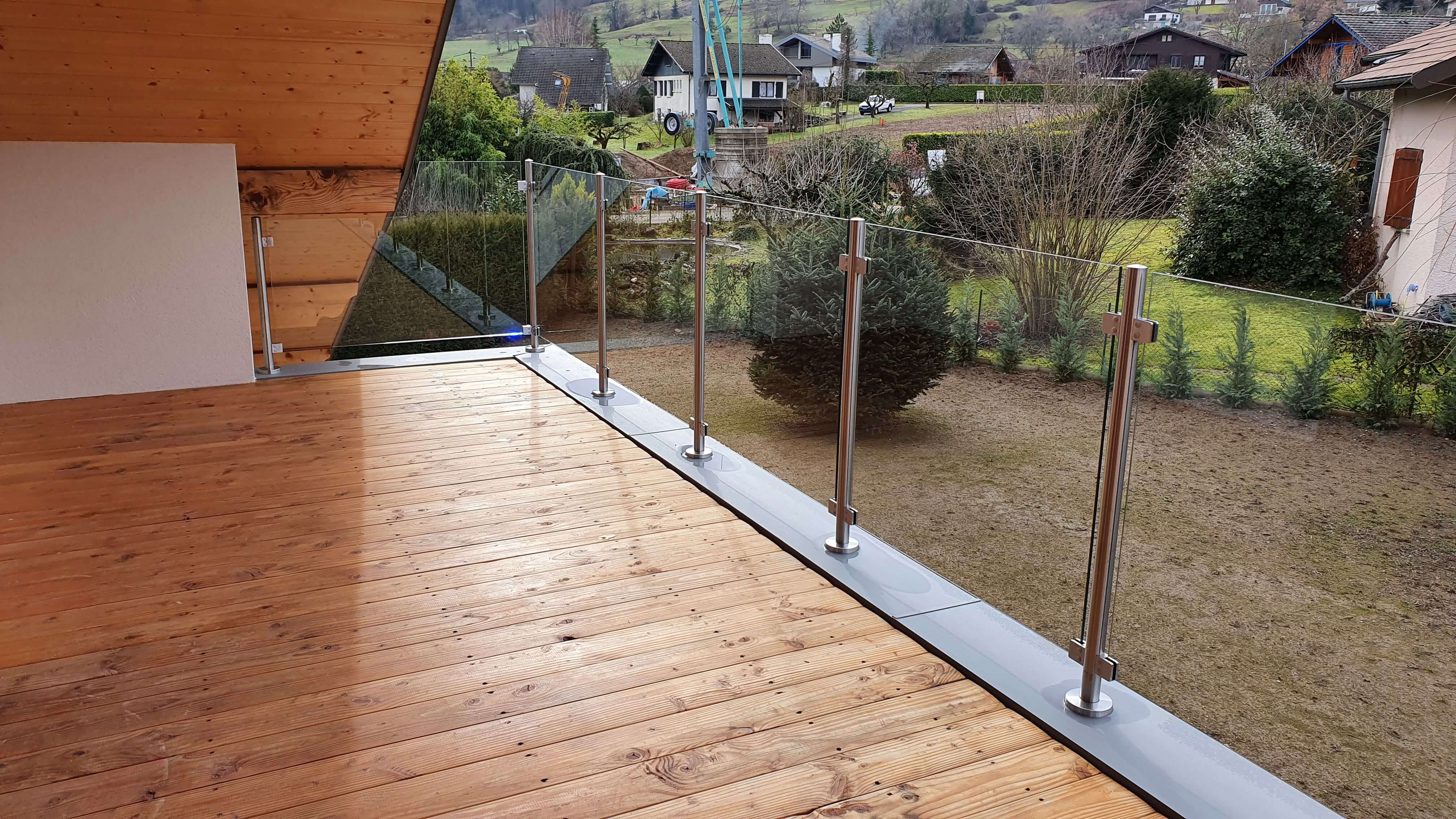 rambarde terrasse avec verre et poteaux inox